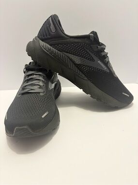 Brooks Adrenaline GTS 22 Black and Gray Women's Running Shoe 1203531D020 Wide D